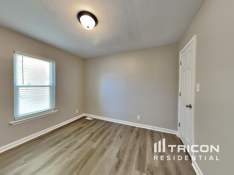 Building Photo - 102 Amelia Ct