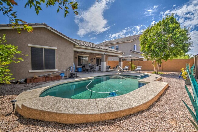 Building Photo - Del Rio Ranch Beauty