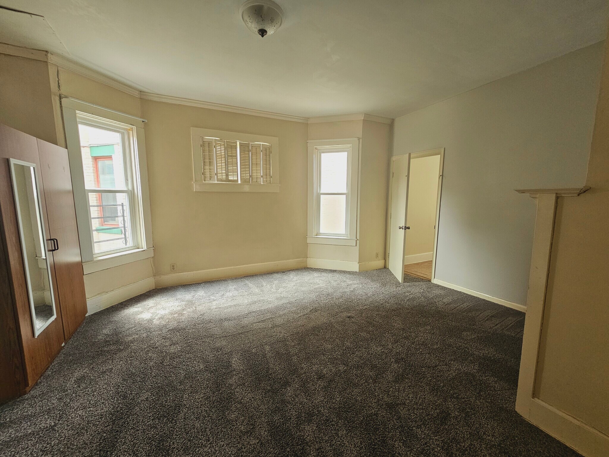 Building Photo - 333 W 6th St