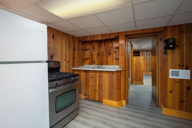 Building Photo - 1220 Hammond Ave