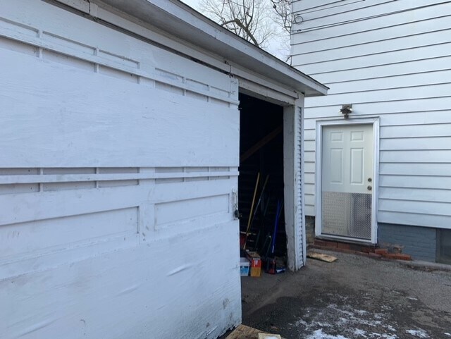 garage - 816 N Sheridan St