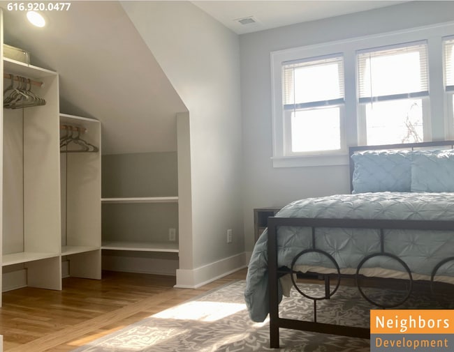 Building Photo - 927 Arianna St NW