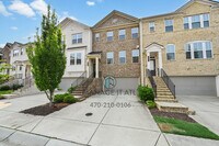Building Photo - A beautifully maintained 3-bedroom, 3.5-ba...