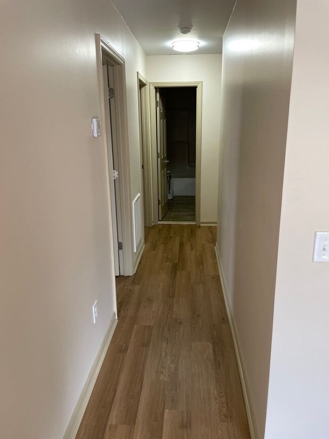 Building Photo - 1307