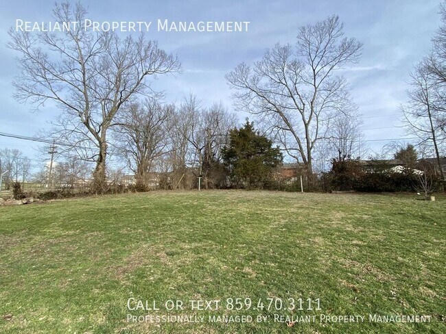 Building Photo - 208 W. Linden-