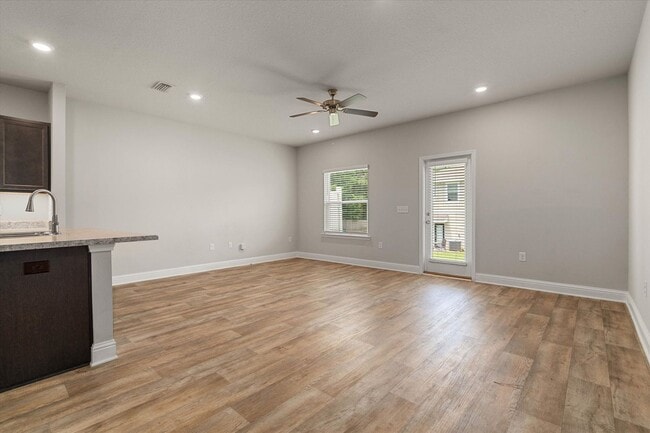 Building Photo - HEART OF DAPHNE TOWNHOUSE WITH GARAGE