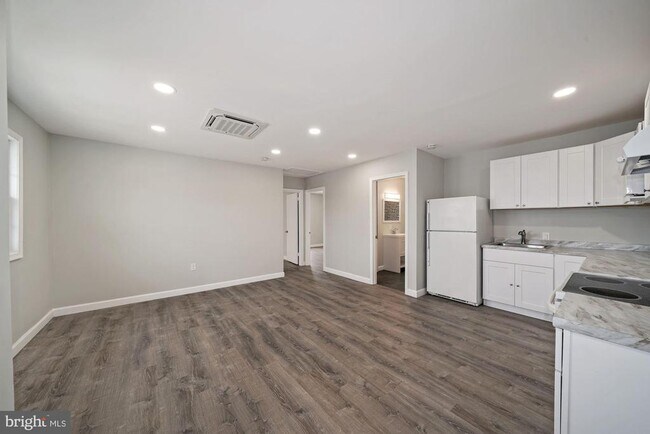 Building Photo - 22929 Frederick Rd