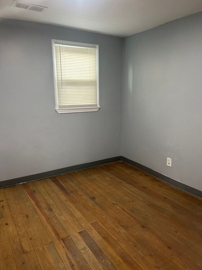 Building Photo - 206 Whitehead St