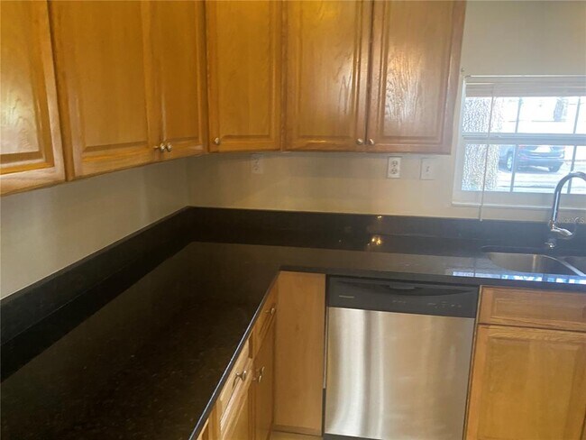 Building Photo - 809 Russell Ln