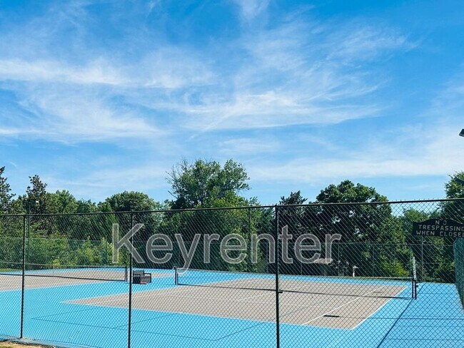 Building Photo - 11629 S Williamsburg Dr