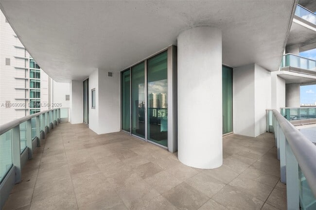 Building Photo - 900 Biscayne Blvd