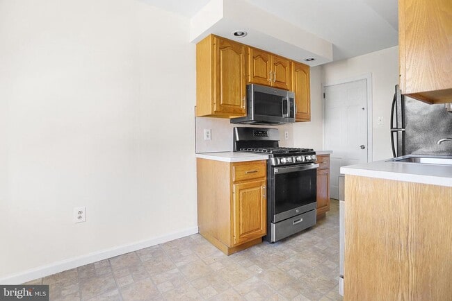 Building Photo - 253 Childs Ave