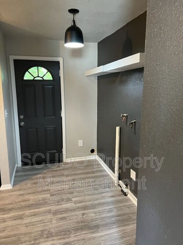 Building Photo - 623 N Highland Dr