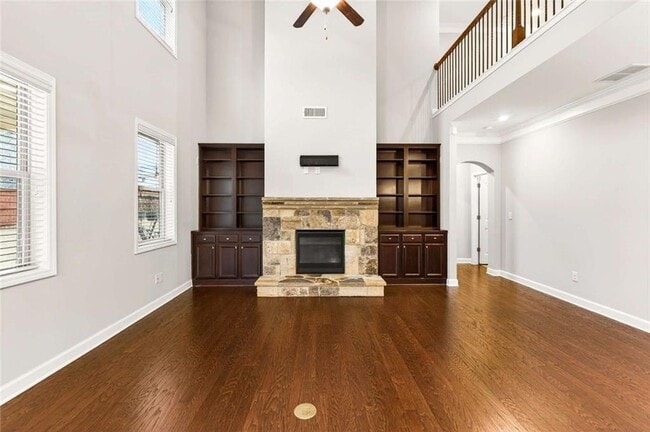 Building Photo - 4930 Alexandria Ave