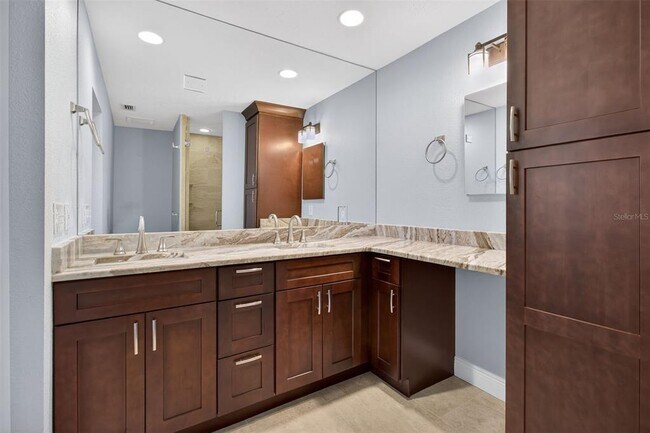 Building Photo - 6660 Cape Hatteras Way NE