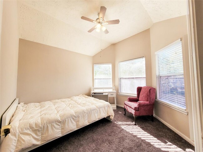 Building Photo - 5211 Aspen Point Dr