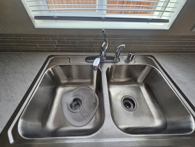 Building Photo - Stunning 4-Bedroom Pet-Friendly Home for L...