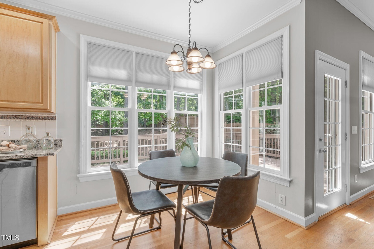 Kitchen nook - 101 Caymus Ct