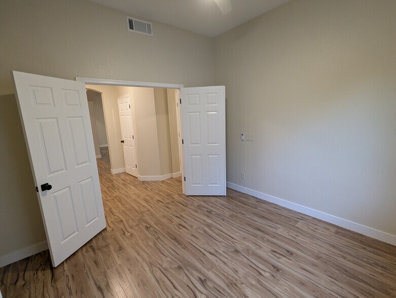 Building Photo - 267 E Smoke Tree Rd