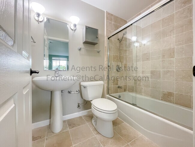 Building Photo - 909 Adams St