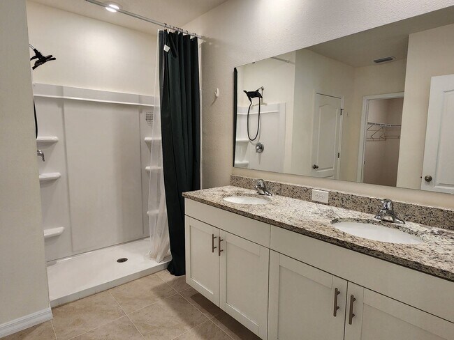 Building Photo - BEAUTIFUL 4Bedroom 2 Bathroom Home in the Ormond Station Community