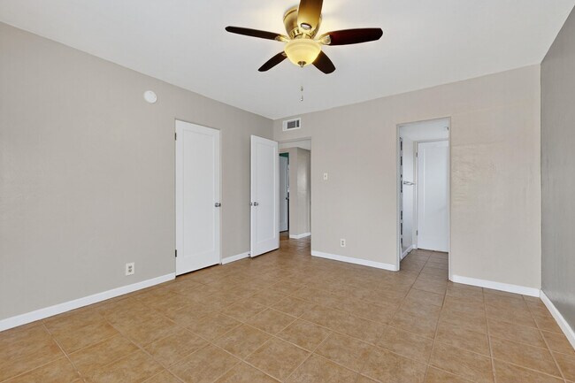 Building Photo - 2020 Hendola Dr NE