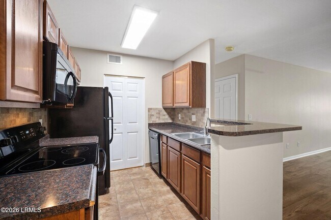 Building Photo - 897 Fording Island Rd