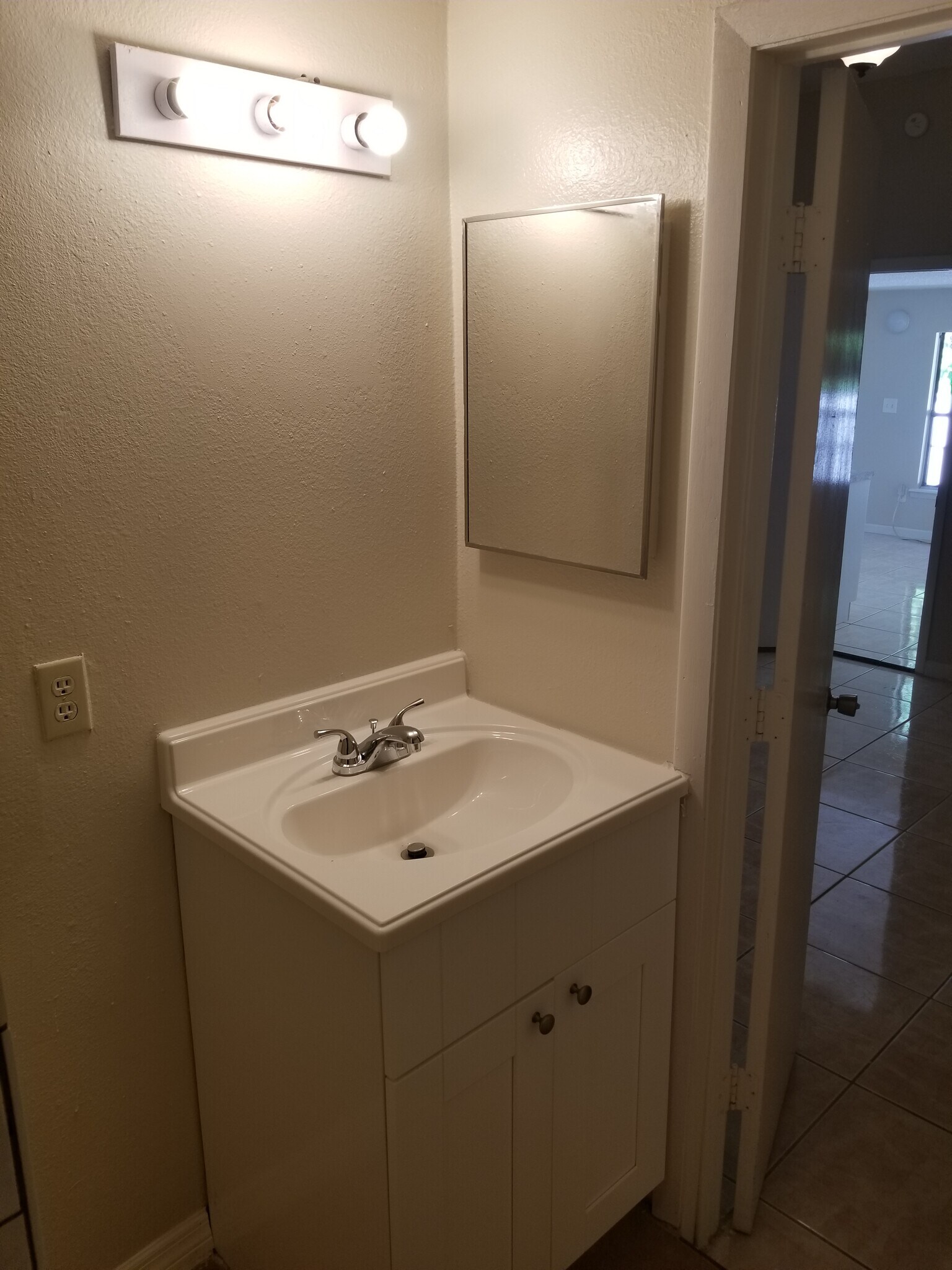 Building Photo - 911 W Portage St