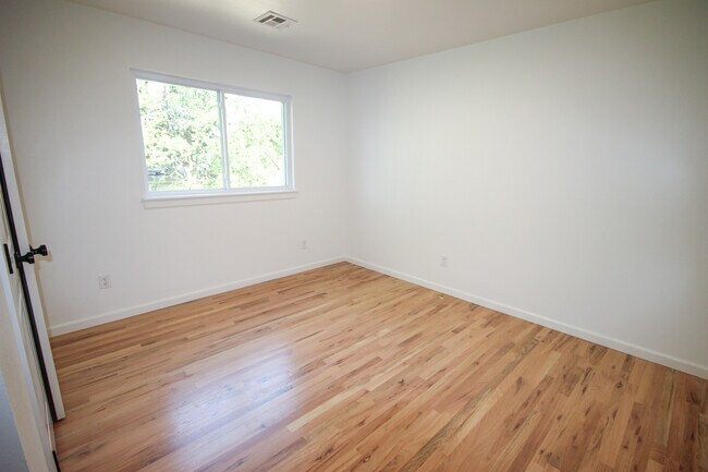 Building Photo - 924 S Allegheny Ave