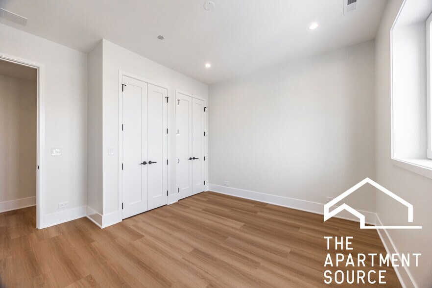 Building Photo - 1620 W Grand Ave