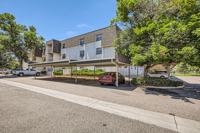 Building Photo - Spacious 1 Bed 1 Bath in the heart of Holly Hills. LEASING SPECIAL SEE INFO BELOW