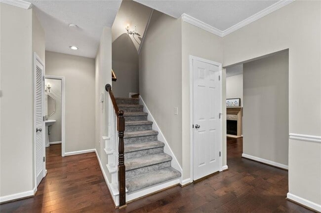 Building Photo - 2680 Pine Tree Rd NE