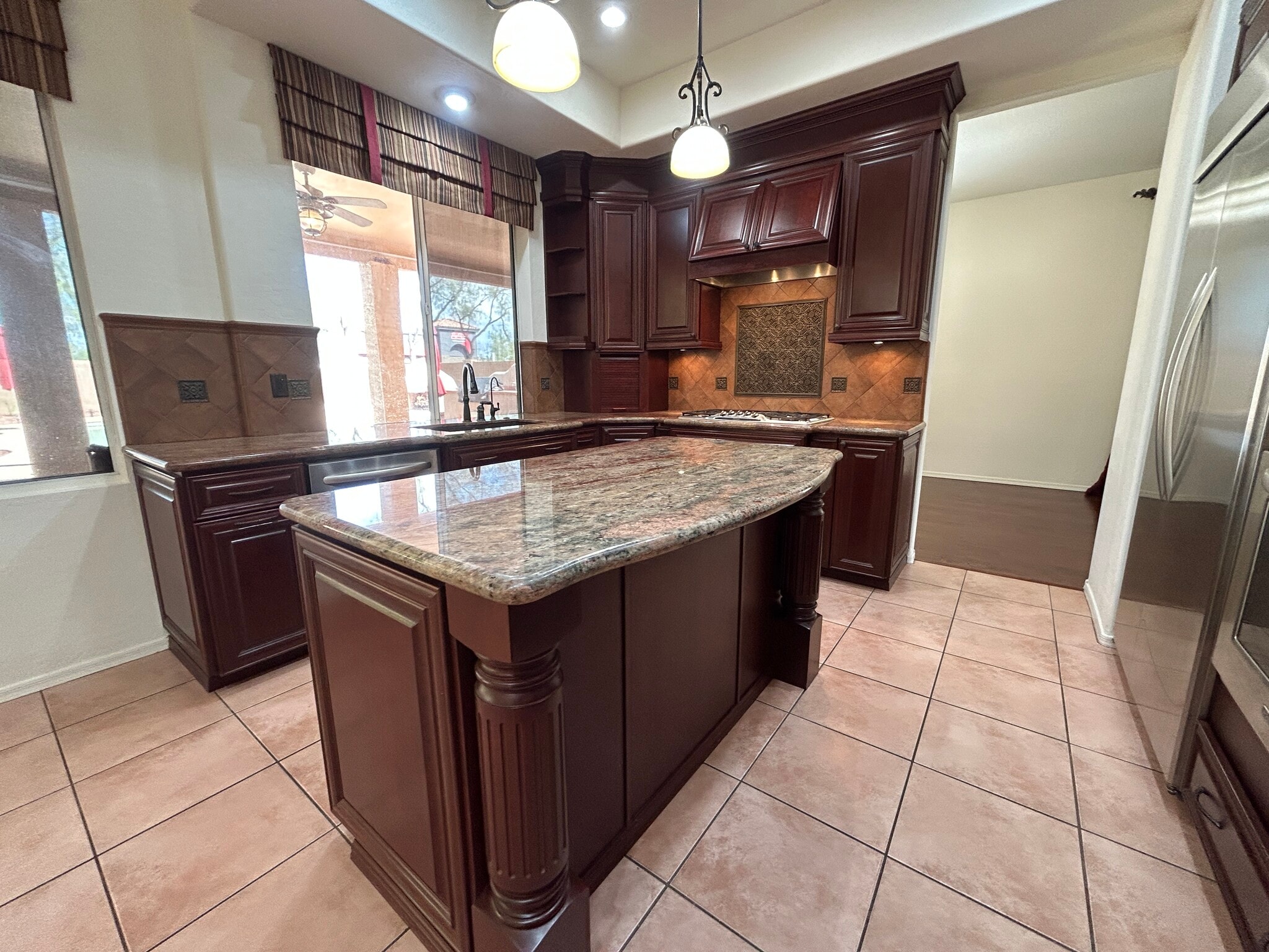 Building Photo - 9885 S La Rosa Dr