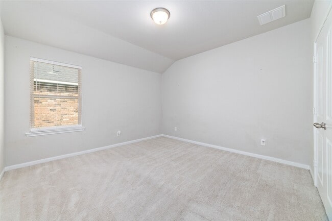 Building Photo - 21430 Poppy Pk Ave