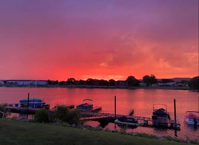 Primary Photo - 1370 Nakomis Ave