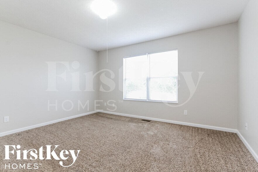 Building Photo - 746 Apple Ln