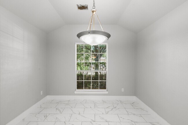 Building Photo - 20231 Avery Point Dr