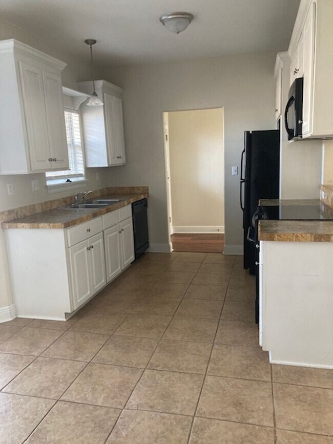 Building Photo - Perkinston 3 Bedroom