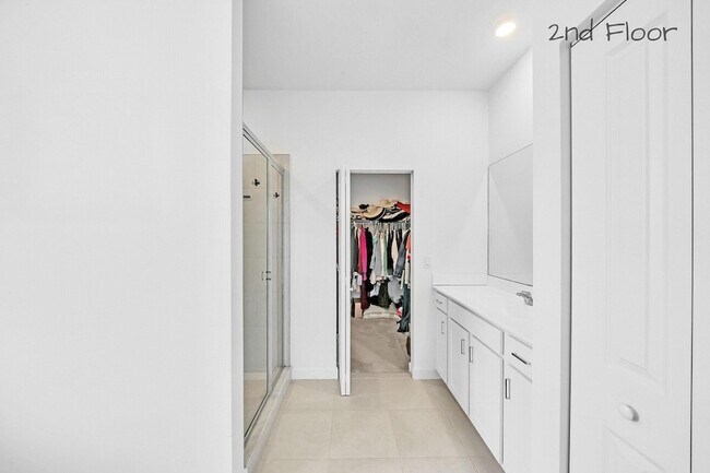 Building Photo - 235 SE Woodbark St