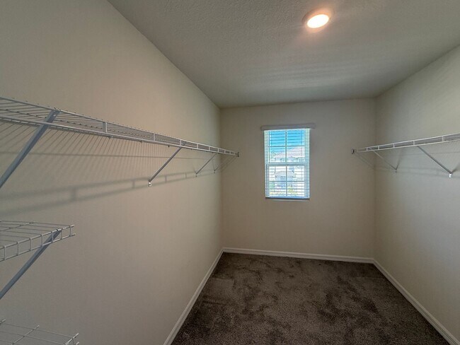 Building Photo - Spacious 4-Bedroom Modern Home in Oaks Preserve – Perfect Gainesville Location