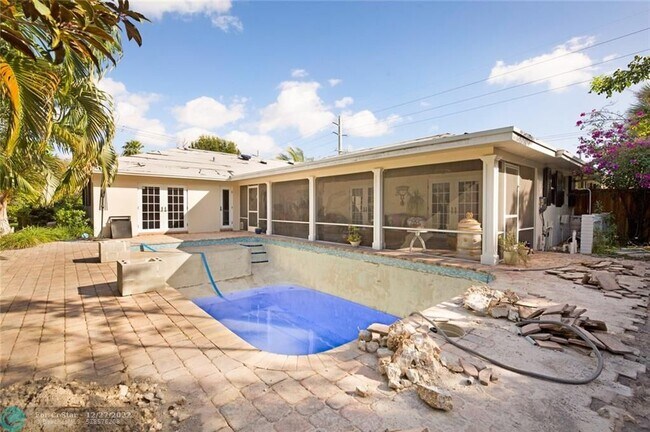 Building Photo - 1425 Gonzalo Rd