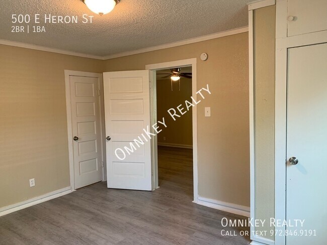 Building Photo - 500 E Heron St