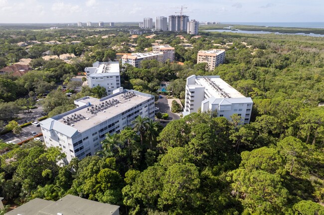 Building Photo - ** NAPLES COVE @ BAY FOREST ** 2 BED / 2 B...