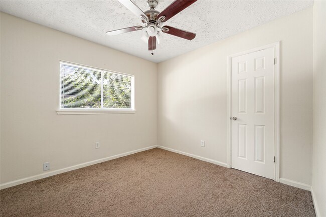 Building Photo - 2603 Hollymist Dr