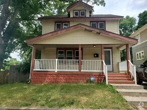 Building Photo - 511 Umatilla St SE