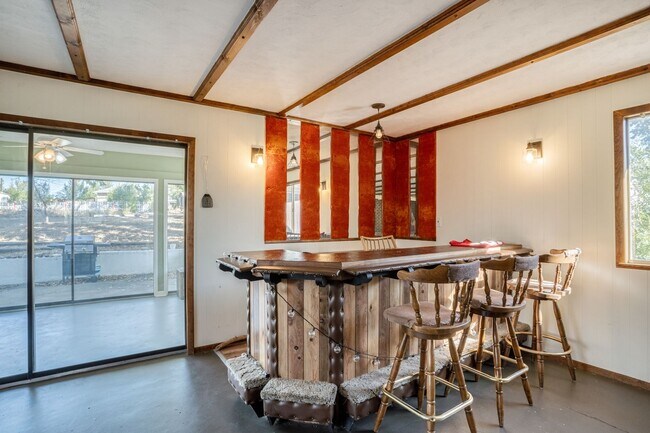 Building Photo - Room in a large shared home, great neighborhood, friendly roommates!