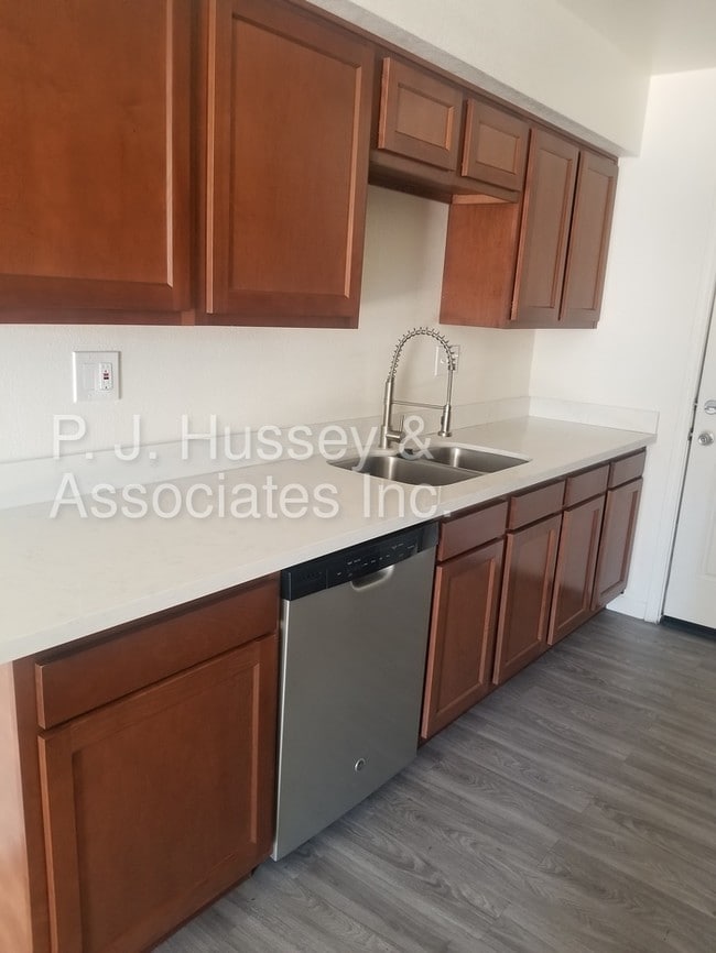 Building Photo - 3015 E Paradise Ln #102