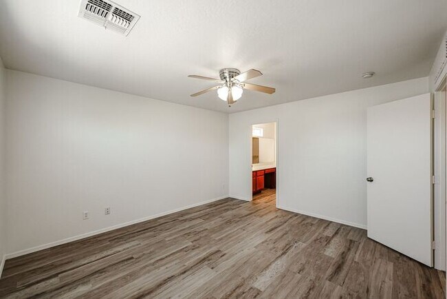 Building Photo - COMING SOON !! 4 BED 2.5 BATH, 2200+ SFT IN CAMELBACK RANCH, PHOENIX