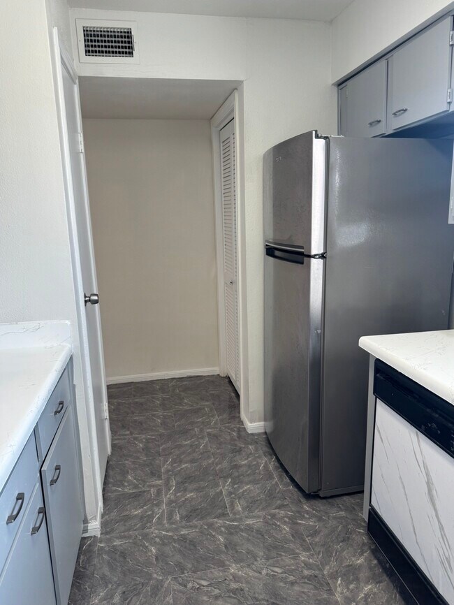 Building Photo - 3130 Walnut Bend Ln