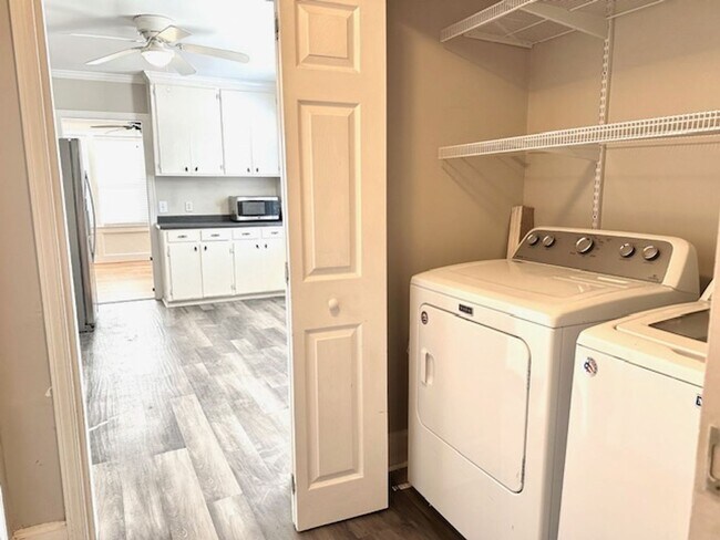 Building Photo - CHARMING HOME IN ROSEWOOD